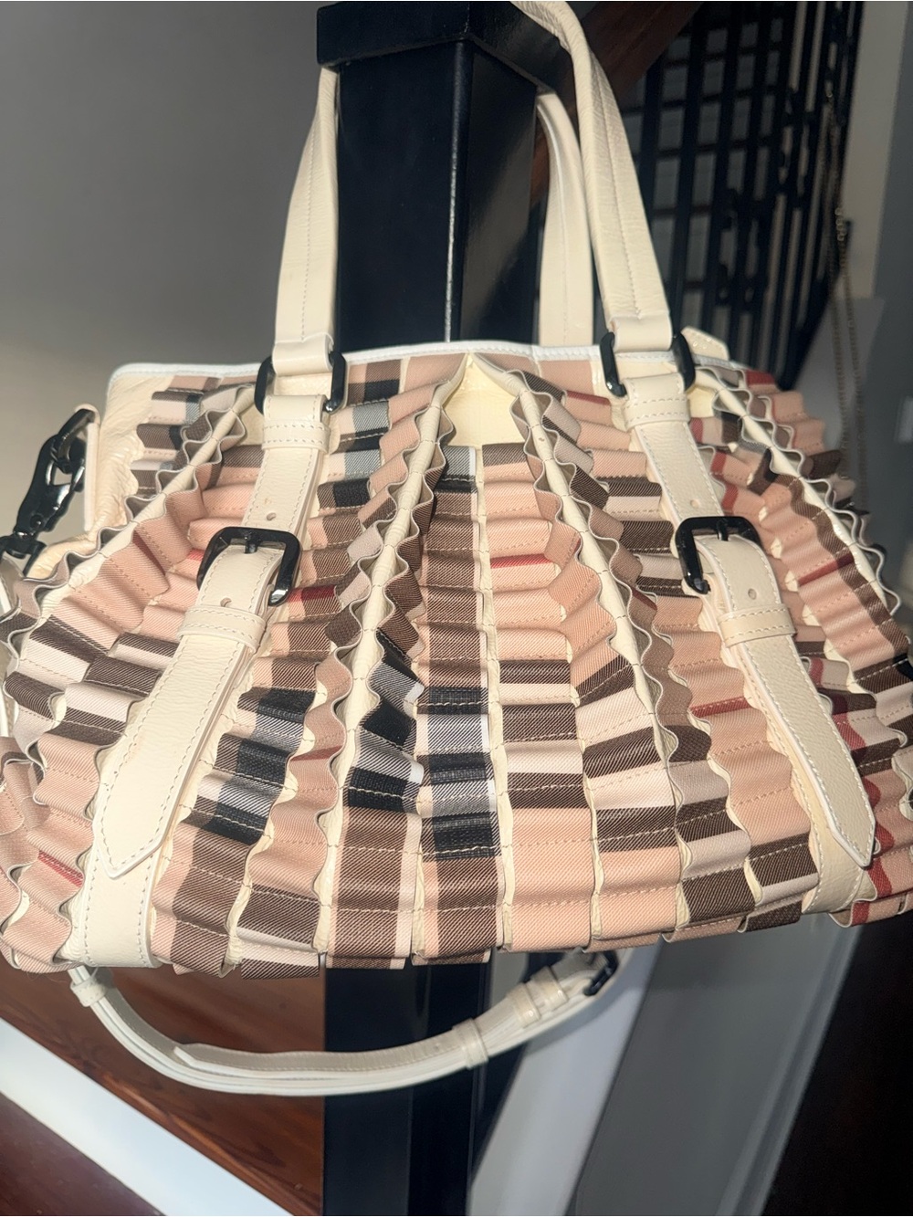 ⭐️🔥RARE Burberry Runway Prorsum "Lowry" Cartridge Pleat Tote Authentic - Picture 3 of 16